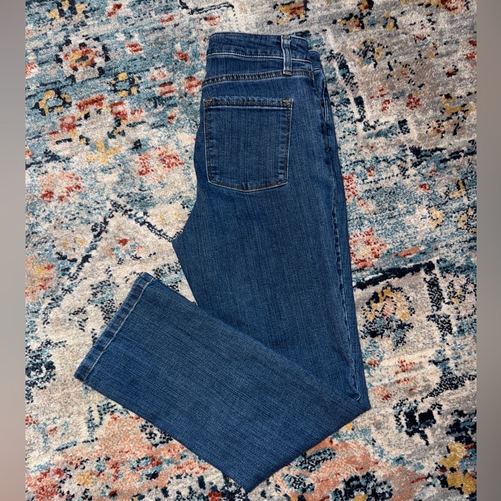 Women’s L.L. Bean Classic Fit Jeans
Size 6 Regular